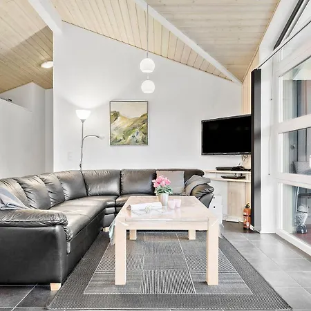 4 Bedroom Lovely In Vakantiehuis *