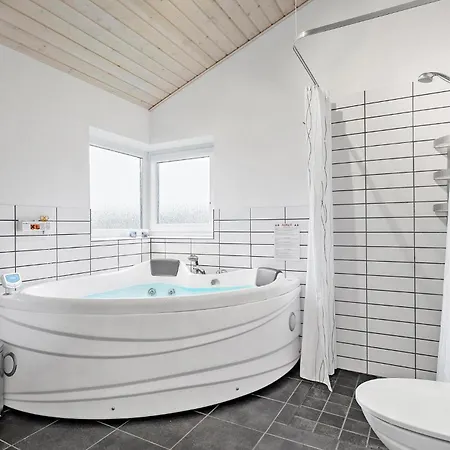 4 Bedroom Lovely In * Tarm