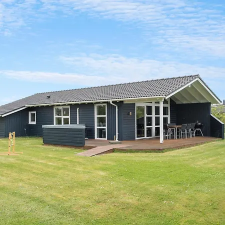 4 Bedroom Lovely In Dom wakacyjny *