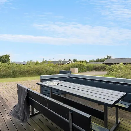 4 Bedroom Lovely In Dom wakacyjny