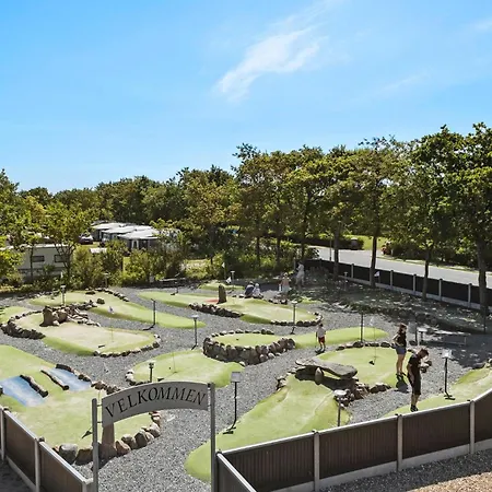 Dom wakacyjny 4 Bedroom Lovely In Tarm