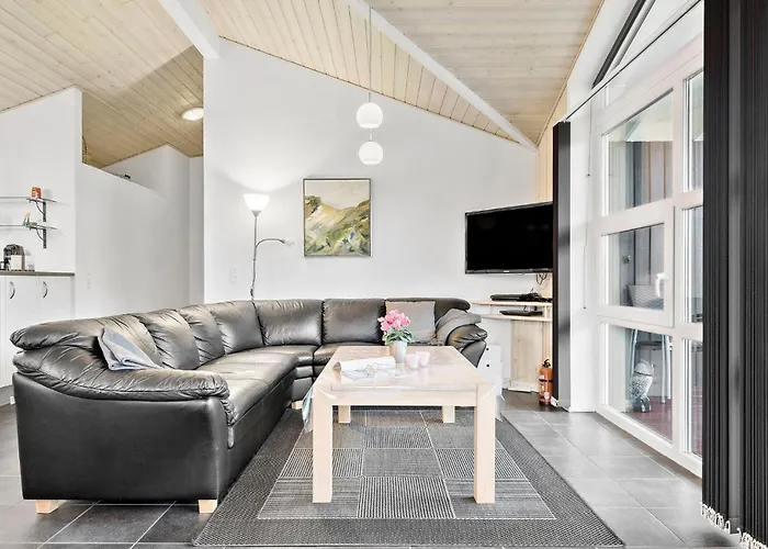 4 Bedroom Lovely In بيت للعطل *