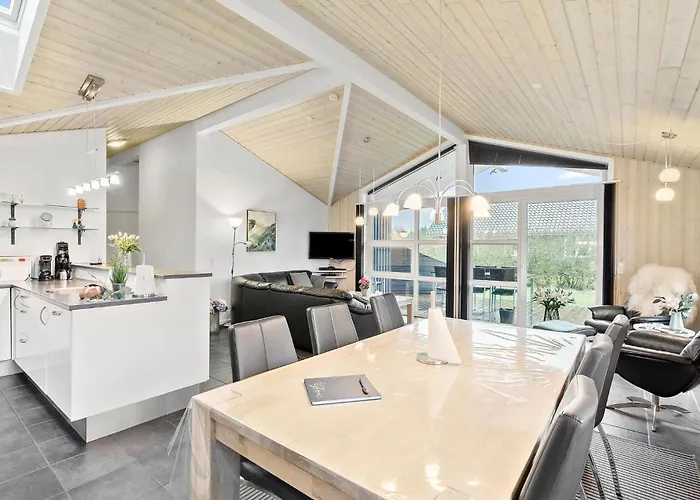 4 Bedroom Lovely In *