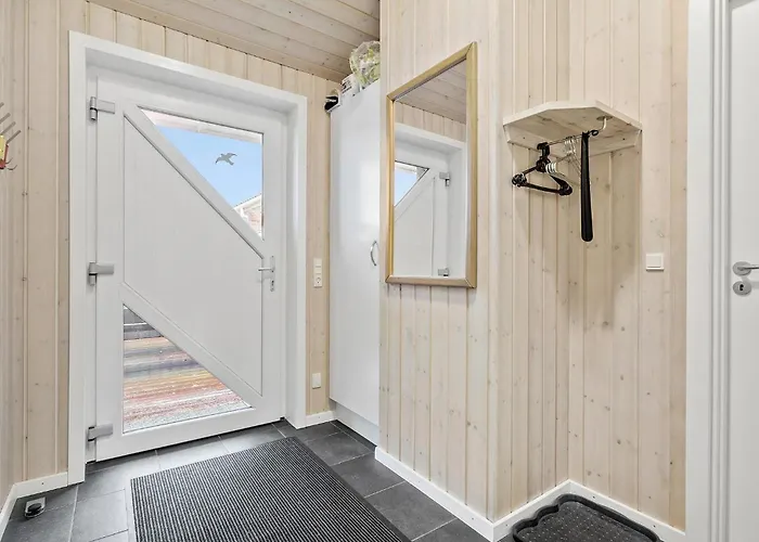 4 Bedroom Lovely In بيت للعطل *