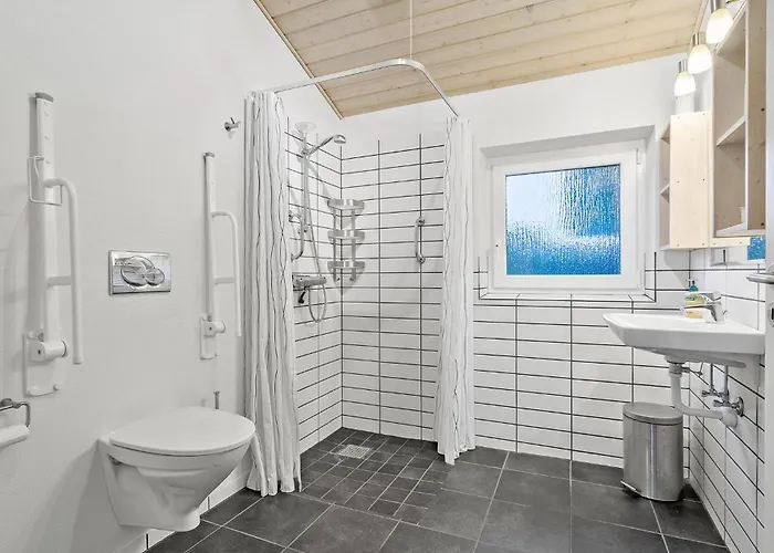 بيت للعطل 4 Bedroom Lovely In Tarm