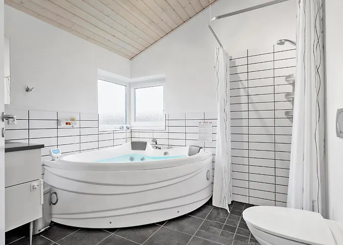 4 Bedroom Lovely In * Tarm