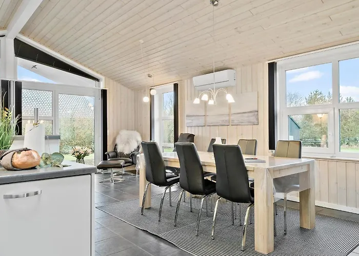 بيت للعطل 4 Bedroom Lovely In